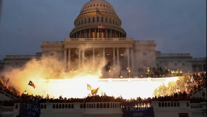 Confirman cuatro muertes tras el asalto al Capitolio y comienzan a comparecer ante la justicia los detenidos