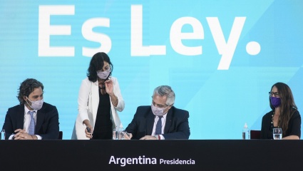 Dos miradas sobre el valor de la palabra: hay aborto legal pero no recomposición a los jubilados