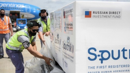 Este mediodía llega a Moscú el nuevo vuelo de Aerolíneas Argentinas que traerá otra tanda de vacunas