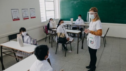 Kicillof aseguró que el retorno a las aulas "no está supeditado a la vacunación"