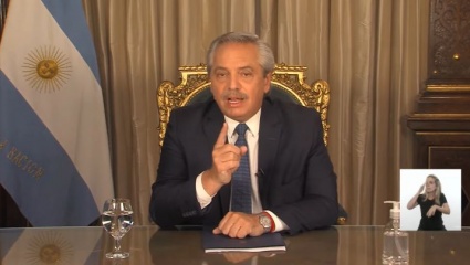 Ante la escasez de vacunas, el gobierno recalcula su estrategia frente al COVID
