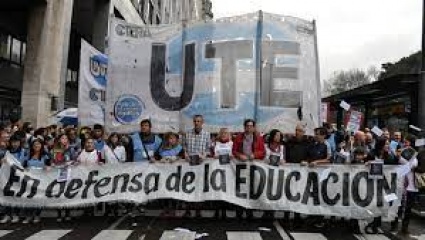 Caravana de docentes porteños por los trabajadores de la educación fallecidos