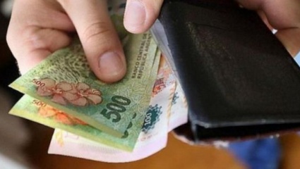 La pelea entre el aumento de precios y el salario mínimo