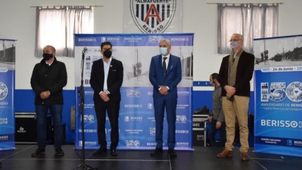 Berisso celebró sus 150 años con el acompañamiento de Bianco, Gollán y Secco