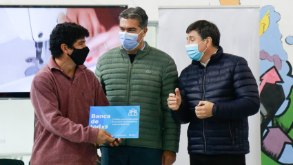 Arroyo y Capitanich entregaron maquinaria, créditos y Tarjetas Alimentar en Chaco