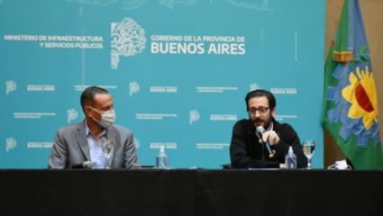 La provincia de Buenos Aires firmó contratos para obras de vialidad en 37 municipios