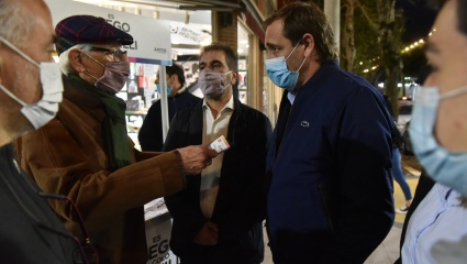 A pura campaña, Garro recibió a Ritondo y recorrió City Bell con sus precandidatos provinciales