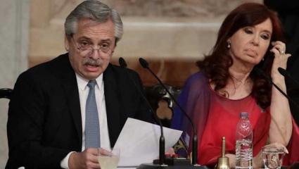 Alberto Fernández repudió los carteles ofensivos contra Cristina y advirtió: “Sólo me comprometen más con la unidad”