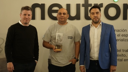 Premian a Alejandro Cordero, el CEO de Innova Space, la startup creadora del primer picosatélite argentino