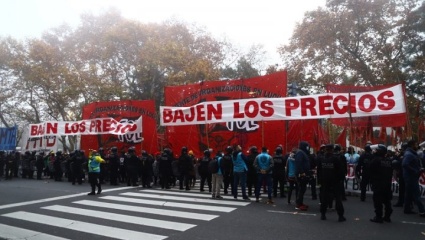 Organizaciones sociales mantienen acampe en Retiro para pedir a empresarios que "bajen los precios"