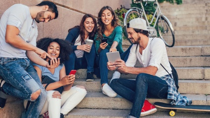 Mediados por las redes sociales, los jóvenes se alejan del periodismo mainstream