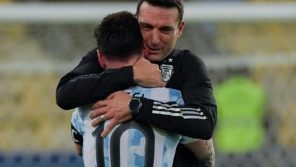 Scaloni, emocionado hasta las lágrimas antes de la semifinal: "Esta selección juega para la gente"