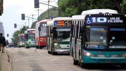 Con el nuevo aumento, ¿cuánto pasaron a costar los boletos de coletivos y trenes en el AMBA?