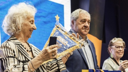 Emoción: Boca distinguió a Estela de Carlotto como socia honoraria