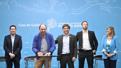 Kicillof y 42 intendentes firmaron la adhesión a “Municipios a la Obra”