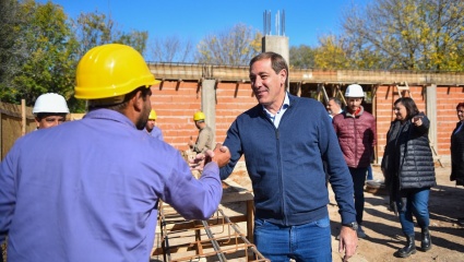Garro recorrió las obras de la nueva Delegación de Tolosa y supervisó la instalación de cámaras de seguridad