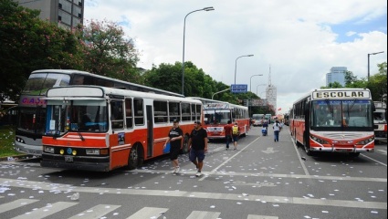 El gobierno en estado de desesperación ante la movilización de la CGT: amenaza con incautar los colectivos que entren a CABA