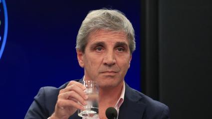 Luis Caputo no fue a Diputados y ahora presiona a los gobernadores con recorte de fondos