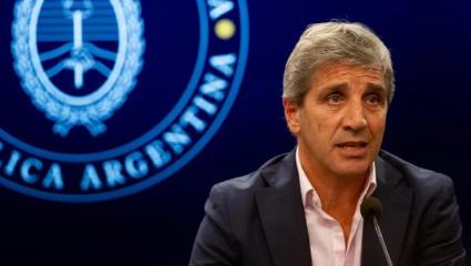 Luis Caputo confirmó que estudia un posible canje de la deuda en pesos con los bancos