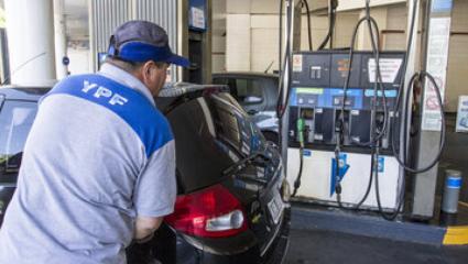 El Gobierno descongeló el impuesto a los combustibles y los precios subieron hasta 6,5%