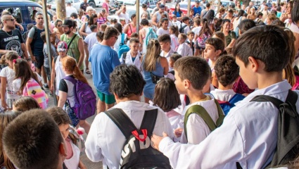 Volver a la escuela con la mochila gastada 