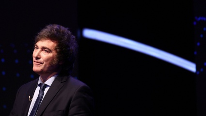 Milei acusó a Alberto de “cenar con champagne Cristal todos los días”, pero debió desmentir y pedir perdón