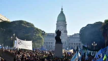 Sindicatos, universidades y más: quiénes se movilizan este miércoles al Congreso