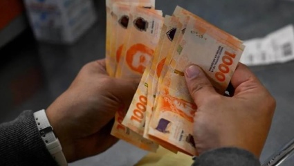 Sin acuerdo con los gremios, el Gobierno aumentó el salario mínimo: será de $271.571 en octubre