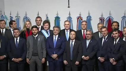 Javier Milei firmó el Pacto de Mayo con 18 gobernadores y lanzó la segunda fase de su gestión