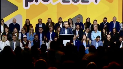 Macri relanzó el PRO y disparó contra Karina y Santiago Caputo: “Lo que pudimos ayudar fue a pesar de su entorno”
