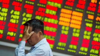 Los mercados financieros se desplomaron disparando el riesgo país y devaluando los bonos argentinos