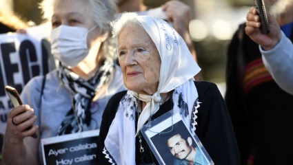 Madres de Plaza de Mayo piden la expulsión de los diputados libertarios que visitaron genocidas en la cárcel