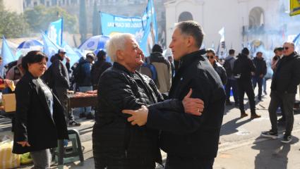 Fernando Gray participó de la movilización de San Cayetano en Plaza de Mayo