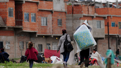 La pobreza en Argentina escaló al 55,5% y la indigencia al 17,5% al culminar el primer semestre