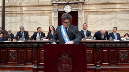 Milei presentó un Presupuesto 2025 con crecimiento de 5%, dólar a $1270 e inflación de 18%