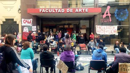 Universidades en pie: la canción que el veto no puede silenciar