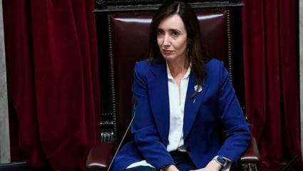 Sin aliados a la vista, Villarruel combate la bibliografía escolar