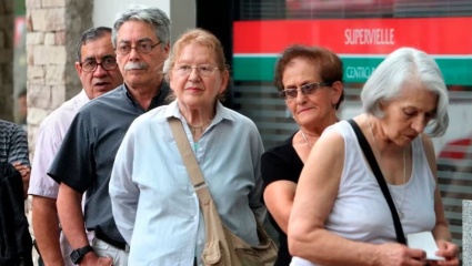 En diciembre, la canasta básica de un adulto mayor triplica a la jubilación mínima