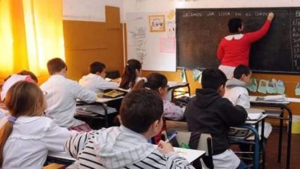 Sin acuerdo con los gremios, el Gobierno fijó por decreto el salario mínimo de los docentes
