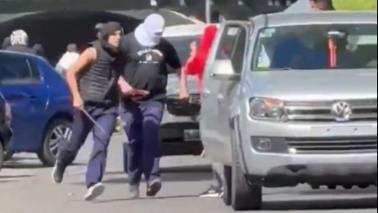 Violento enfrentamiento entre barras en la jornada de reinauguración de la Plaza San Martín