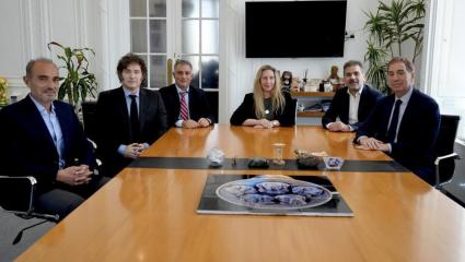 El gobierno sigue presionado por el mercado y complicado por sus operadores electorales bonaerenses