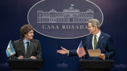Argentina como escenario de la 'guerra fría' de Trump contra China: fuego cruzado entre Bessent y la embajada oriental