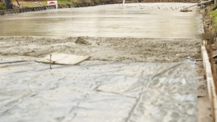 Fernando Gray recorrió la obra de pavimentación en hormigón de alta resistencia y pluvial en Monte Grande Sur