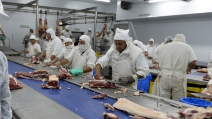 Azul: despiden a cuarenta trabajadores de un frigorífico y en las próximas horas se sumarían otros sesenta
