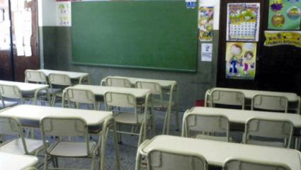 Kicillof mira la presidencia y se olvida de la educación: cientos de jóvenes sin clases