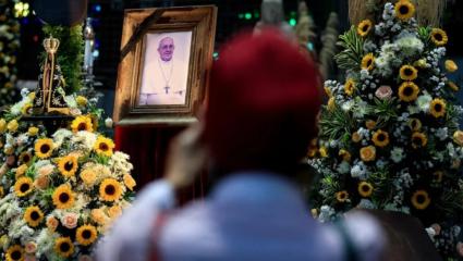 Miles de personas despiden al papa Francisco en la Basílica de San Pedro