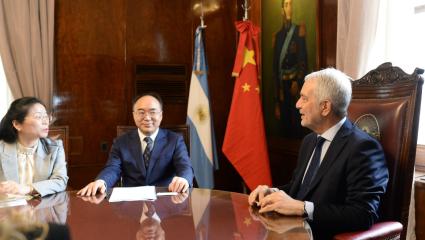 Alak encabezó un encuentro con autoridades de Shanghai para fortalecer el desarrollo productivo y comercial