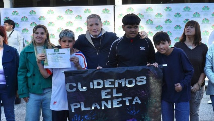 Fernando Gray participó de la promesa al medio ambiente junto a estudiantes e instituciones del distrito