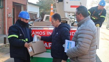 Fernando Gray supervisó la instalación y el reemplazo de luminarias LED en el barrio Malvinas