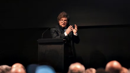 Milei arrancó la campaña bonaerense con insultos y descalificaciones a Kicillof: “Pichón de Stalin”